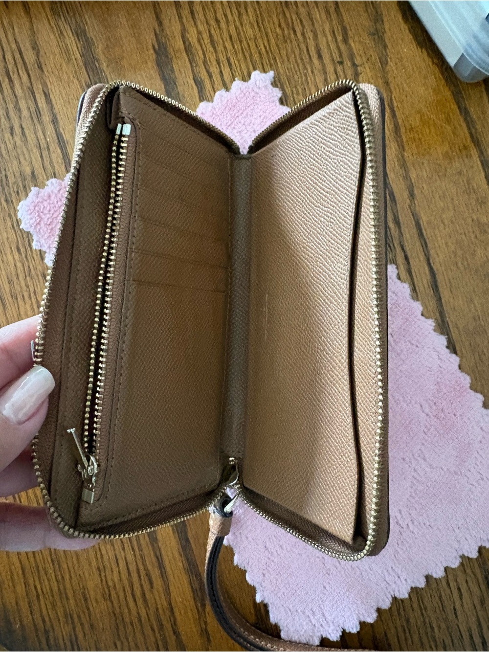 Coach Tan Pebbled Leather Zip Wallet with Gold Logo - Picture 3 of 4